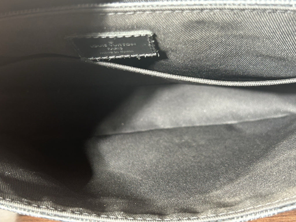 Louis Vuitton District Messenger PM Black