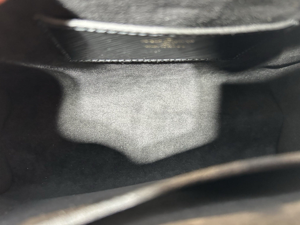 Louis Vuitton Twist MM In Epi Leather