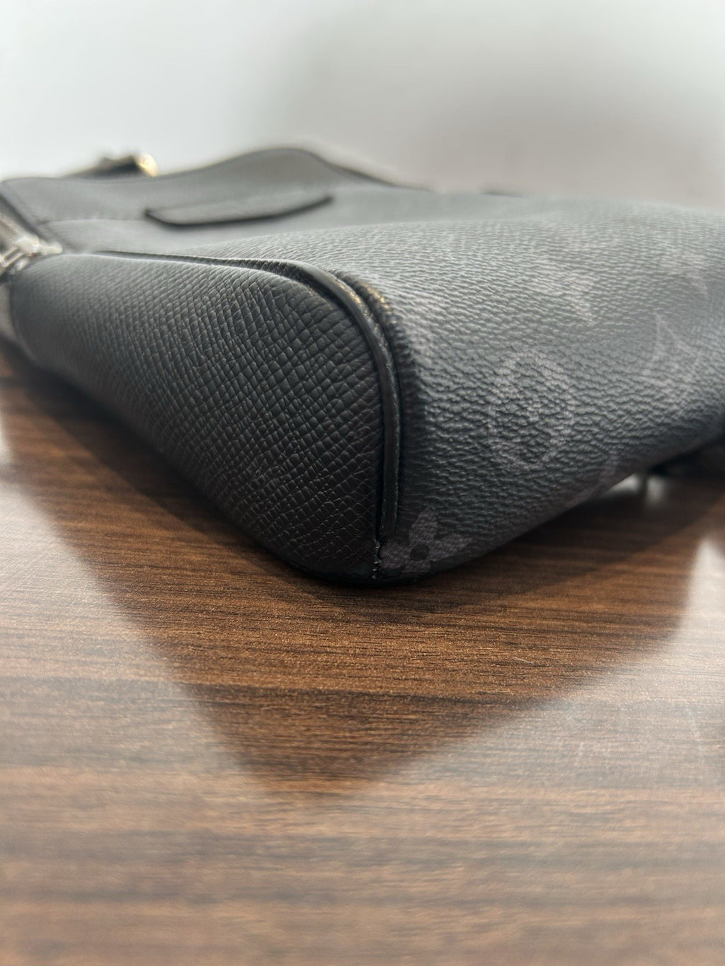 Louis Vuitton Outdoor Slingbag Monogram Taigarama