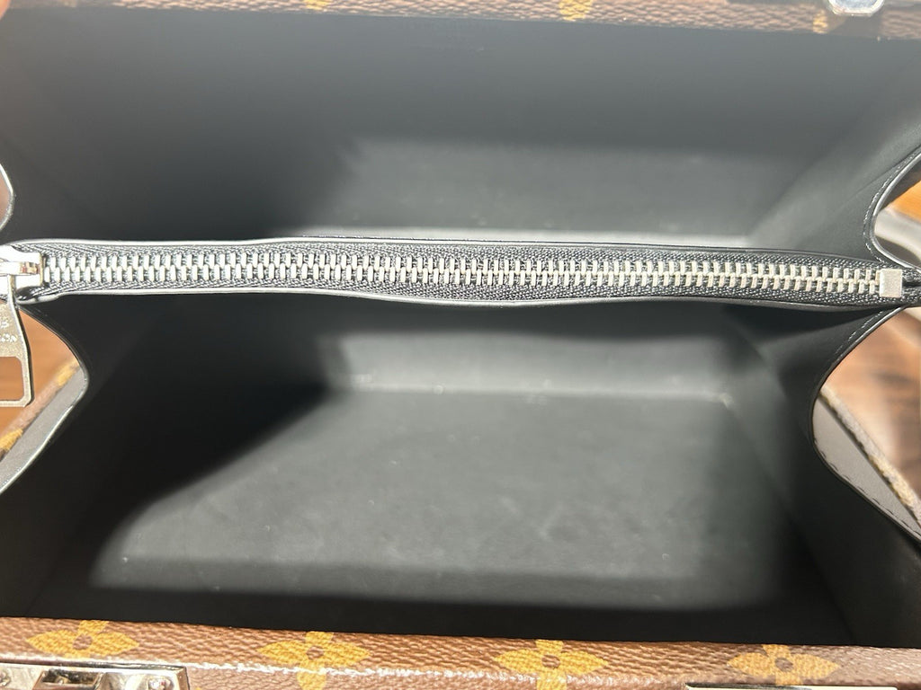 Louis Vuitton Clutch Box in Monogram Macassar canvas