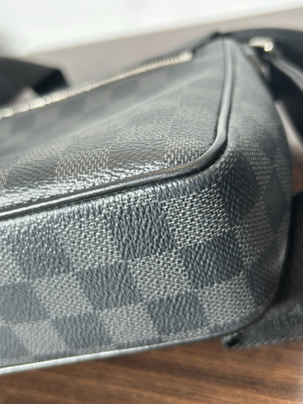 Louis Vuitton District Messenger PM 