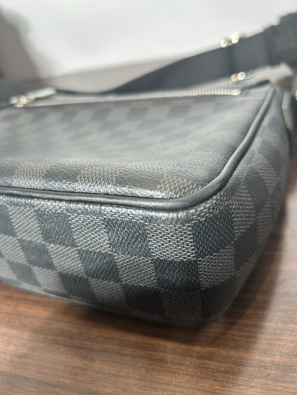 Louis Vuitton District Messenger PM Black