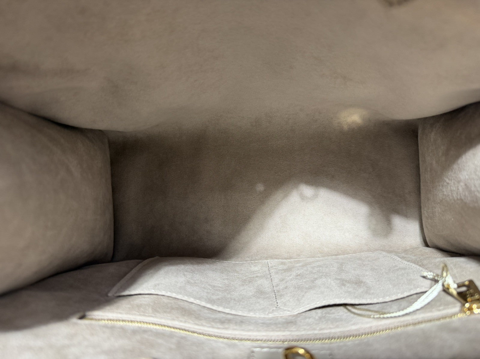 Louis Vuitton OnTheGo Beige Monogram MM Shoulder Bag