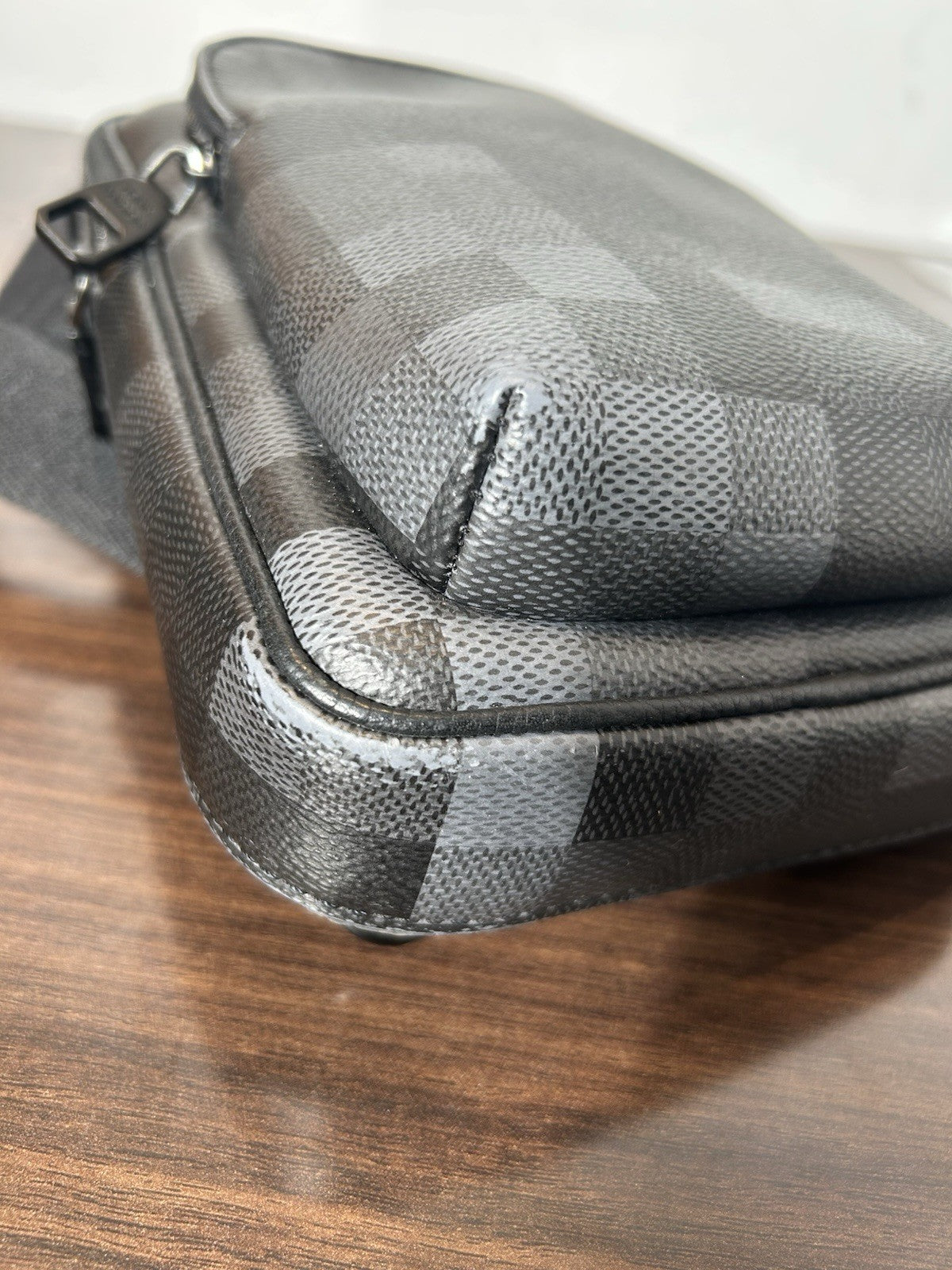 Louis Vuitton Avenue Sling Bag in Damier Graphite