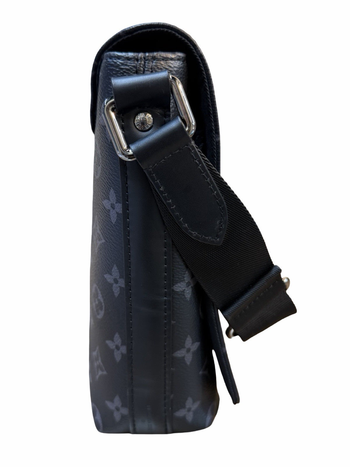 Louis Vuitton District PM