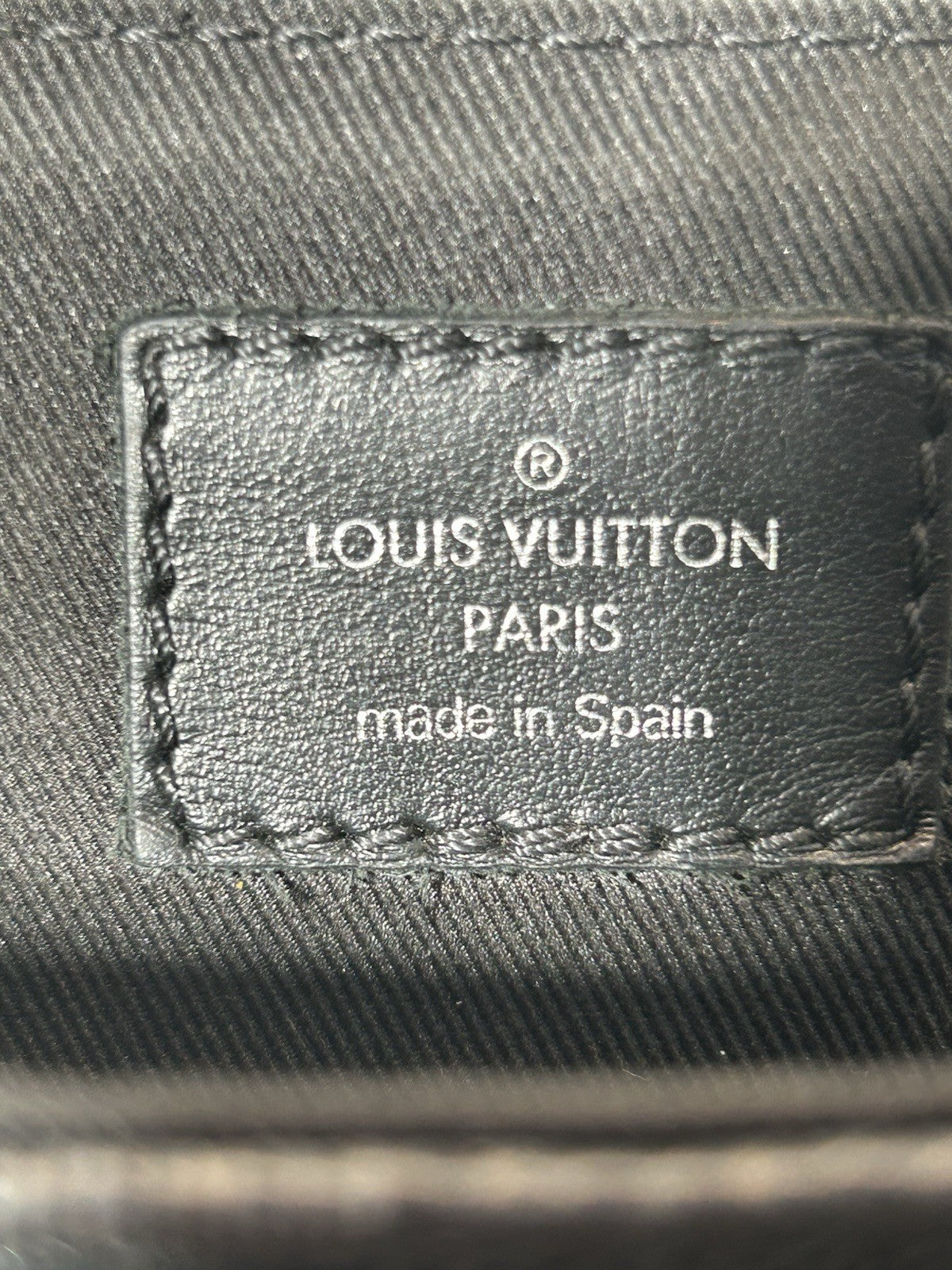 Louis Vuitton District Messenger PM Black