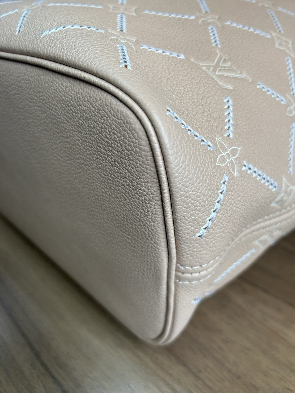 Louis Vuitton Neverfull MM Empreinte Leather 