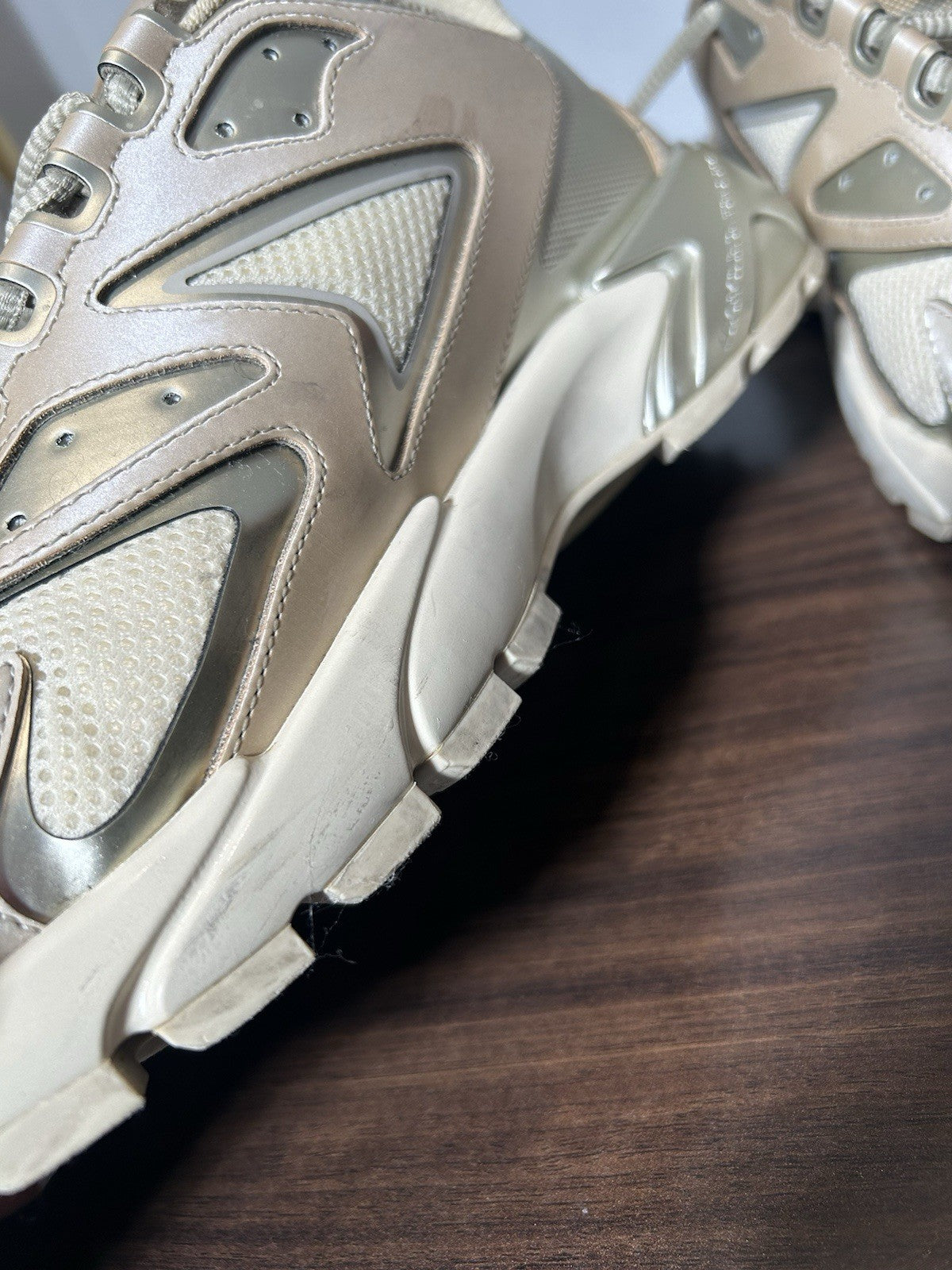LOUIS VUITTON Metallic Canvas Mesh Mens LV Runner Tatic Sneakers 9 Beige