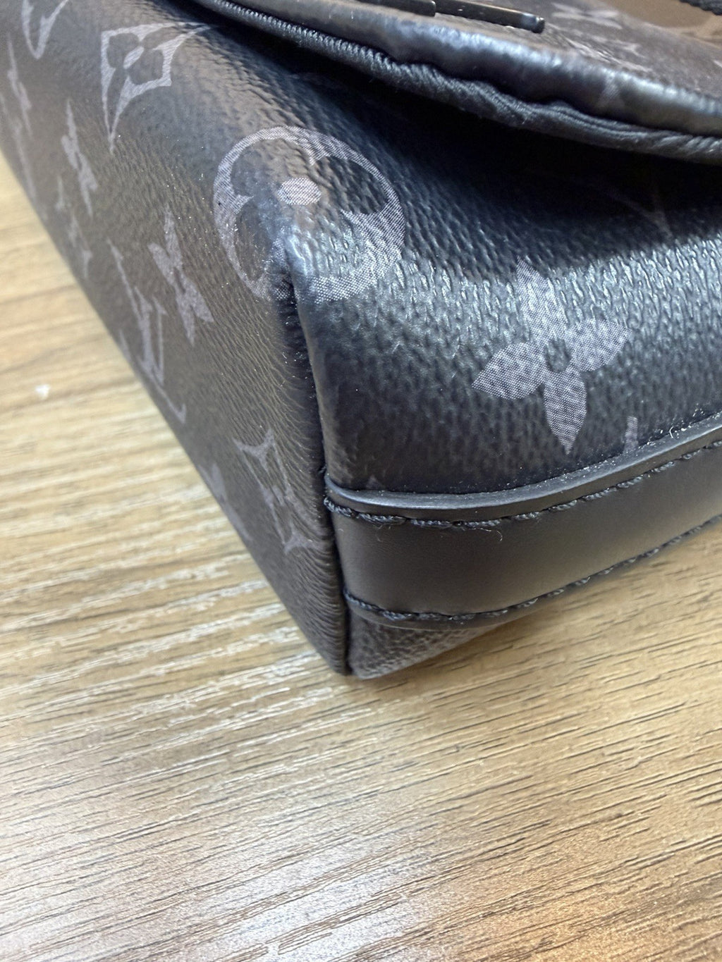 Louis Vuitton District PM