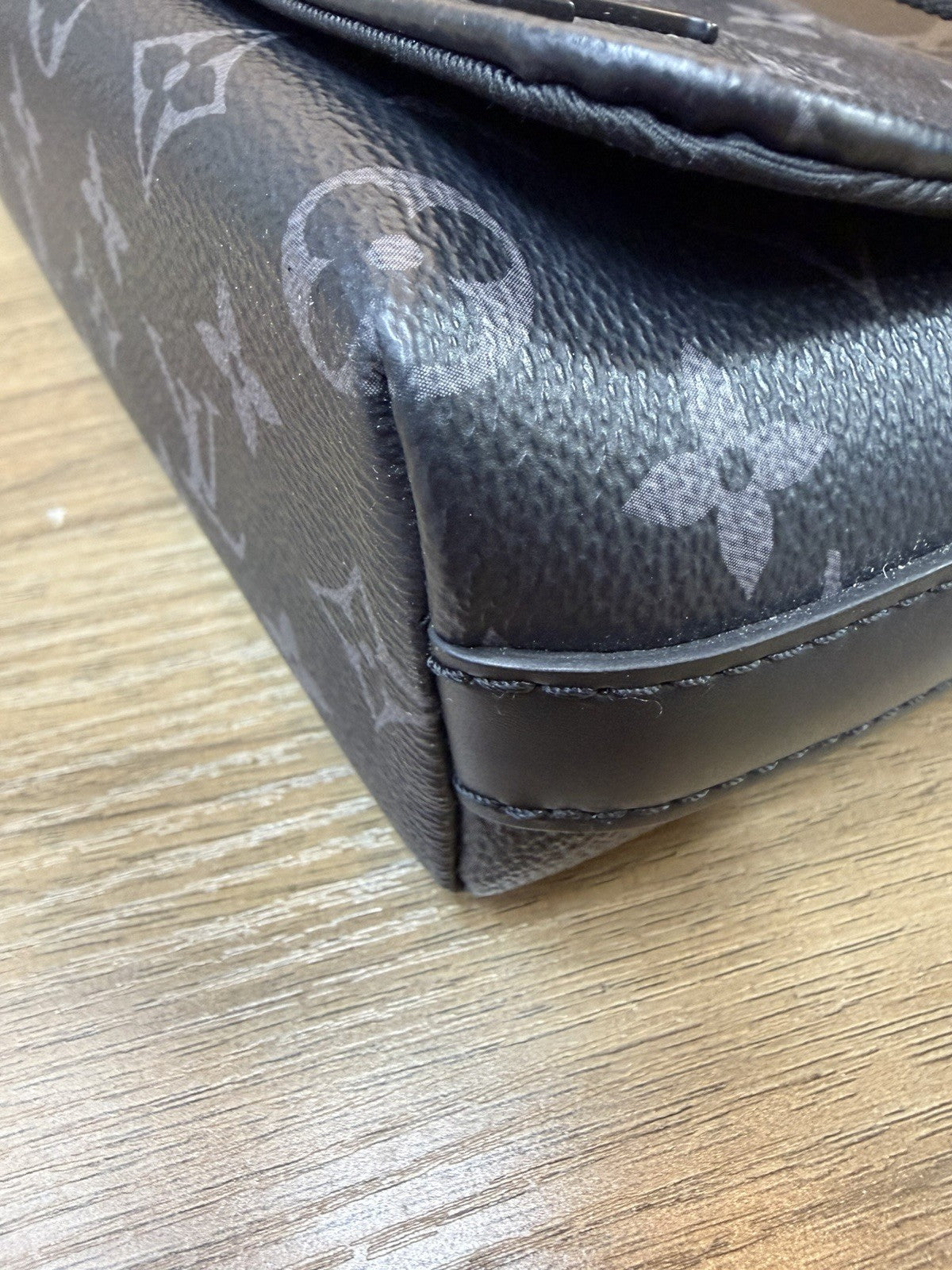 Louis Vuitton District PM