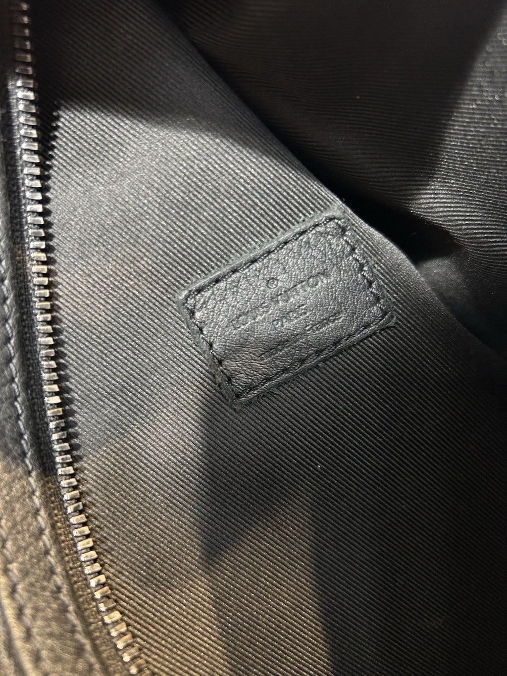 LOUIS VUITTON Taigarama Duo Slingbag Black