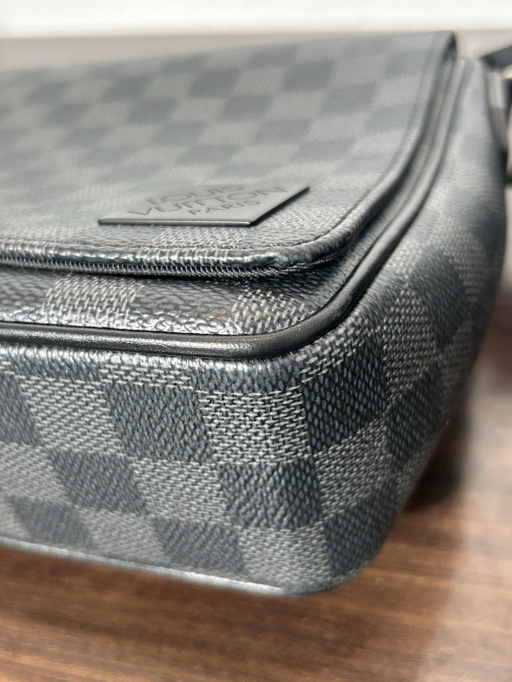Louis Vuitton District Messenger PM 