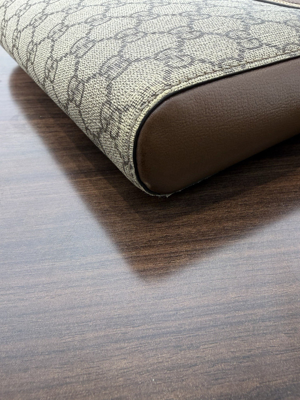 Gucci Interlocking G Messenger  Should bag 