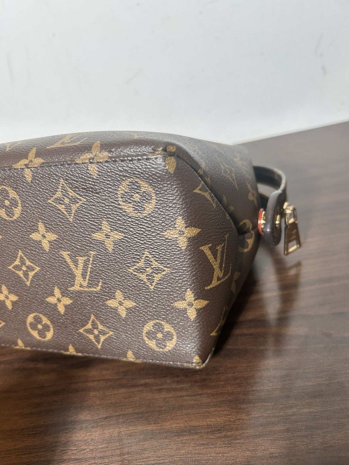 LOUIS VUITTON Monogram Petit Palais PM Hand Bag