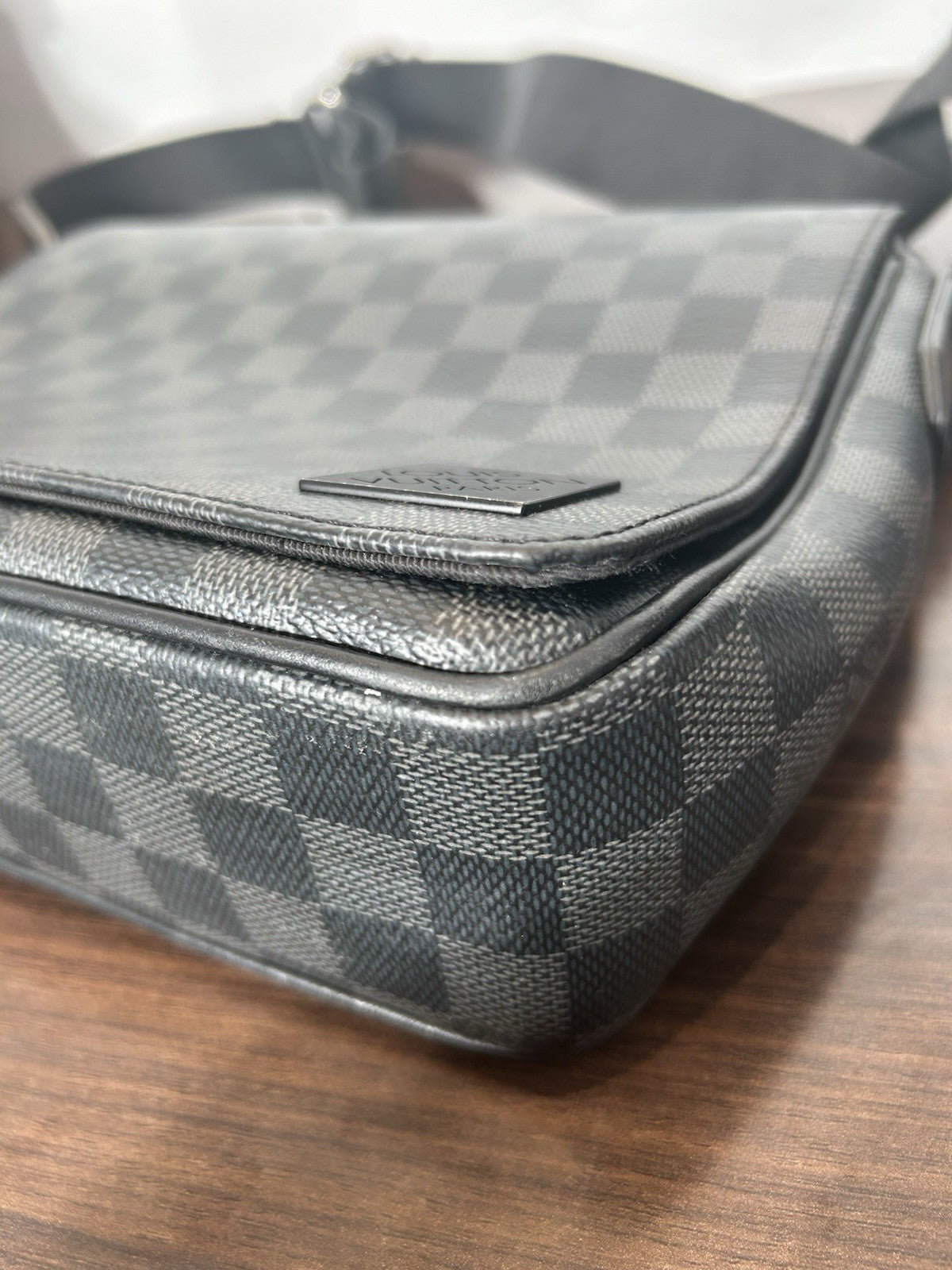Louis Vuitton District Messenger PM Black