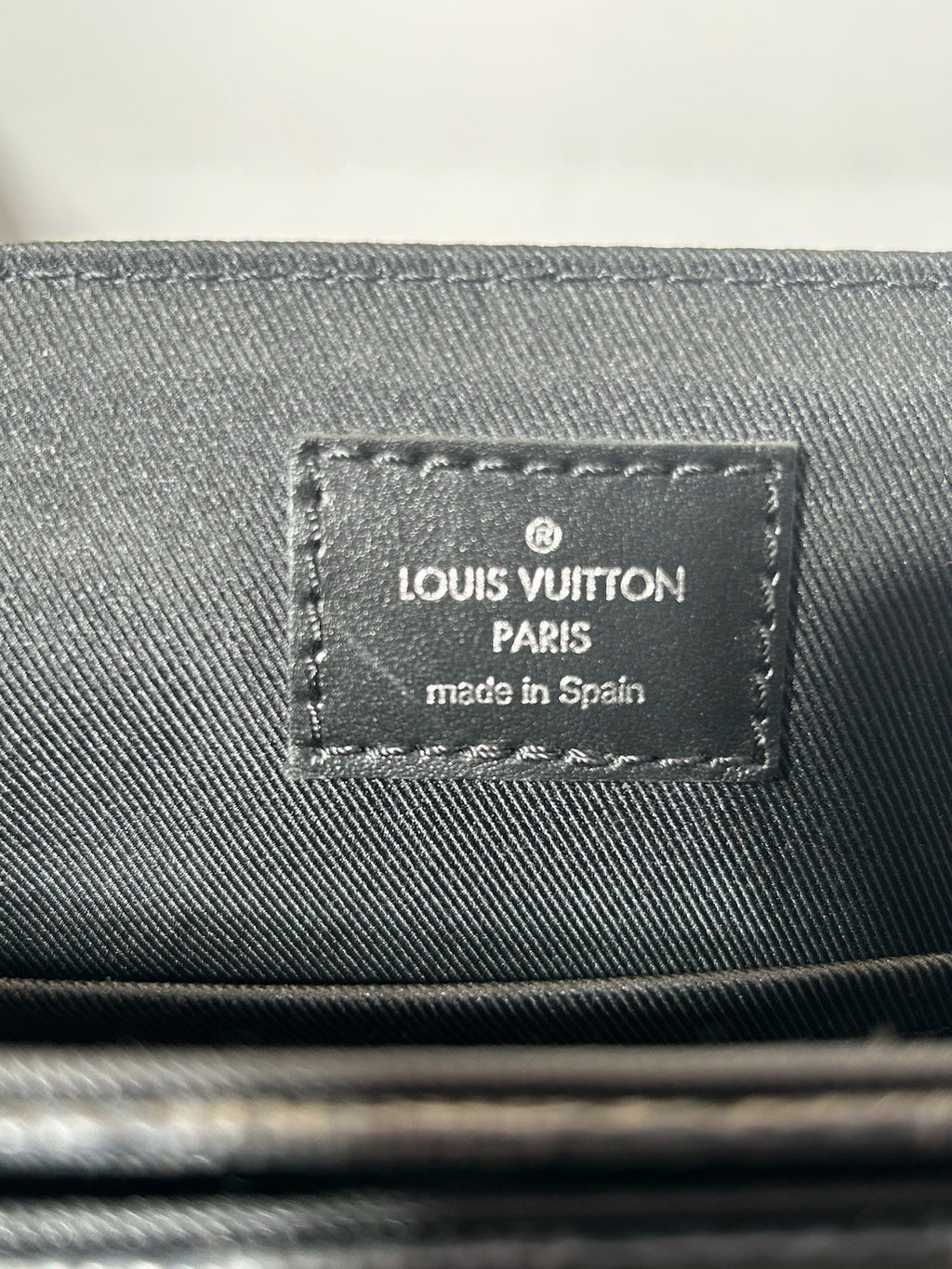 Louis Vuitton District Messenger PM 