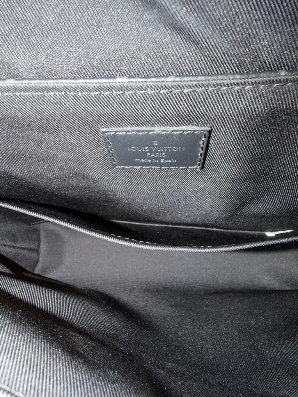 Louis Vuitton District PM