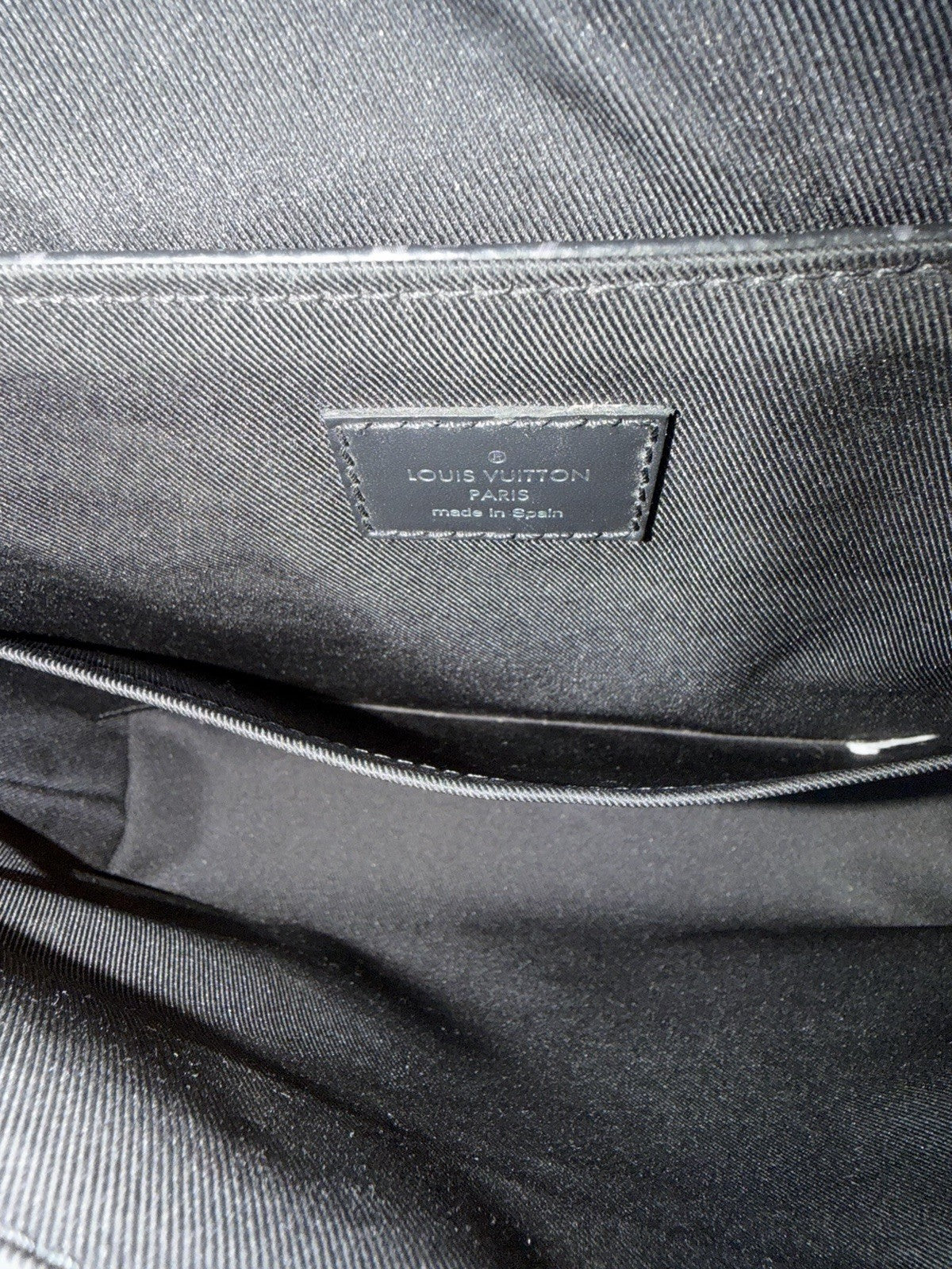 Louis Vuitton District PM