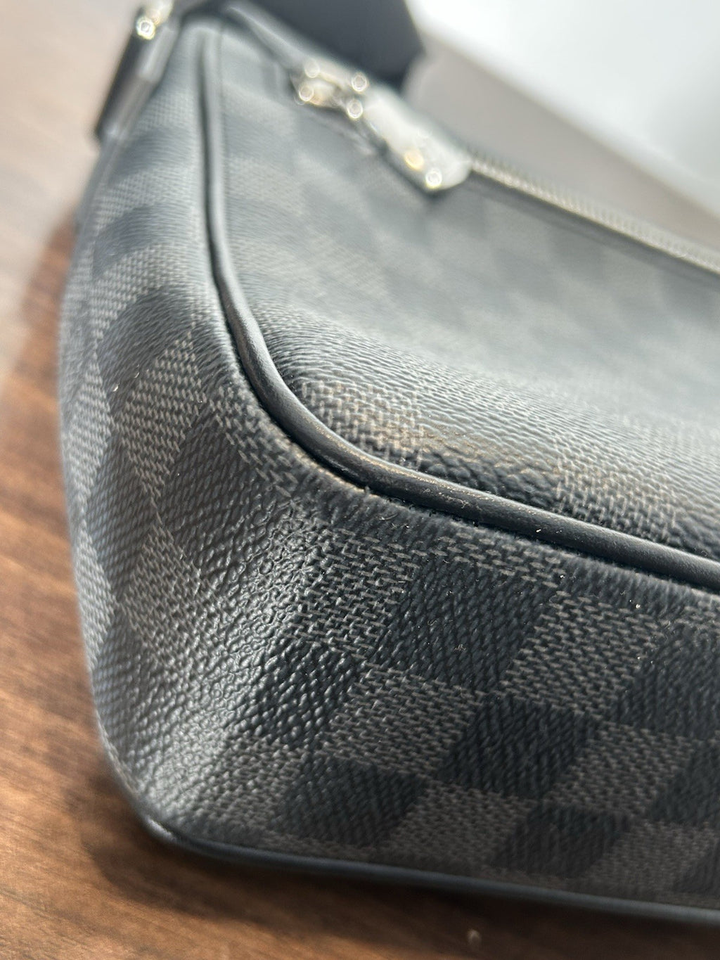 Louis Vuitton District Messenger PM 