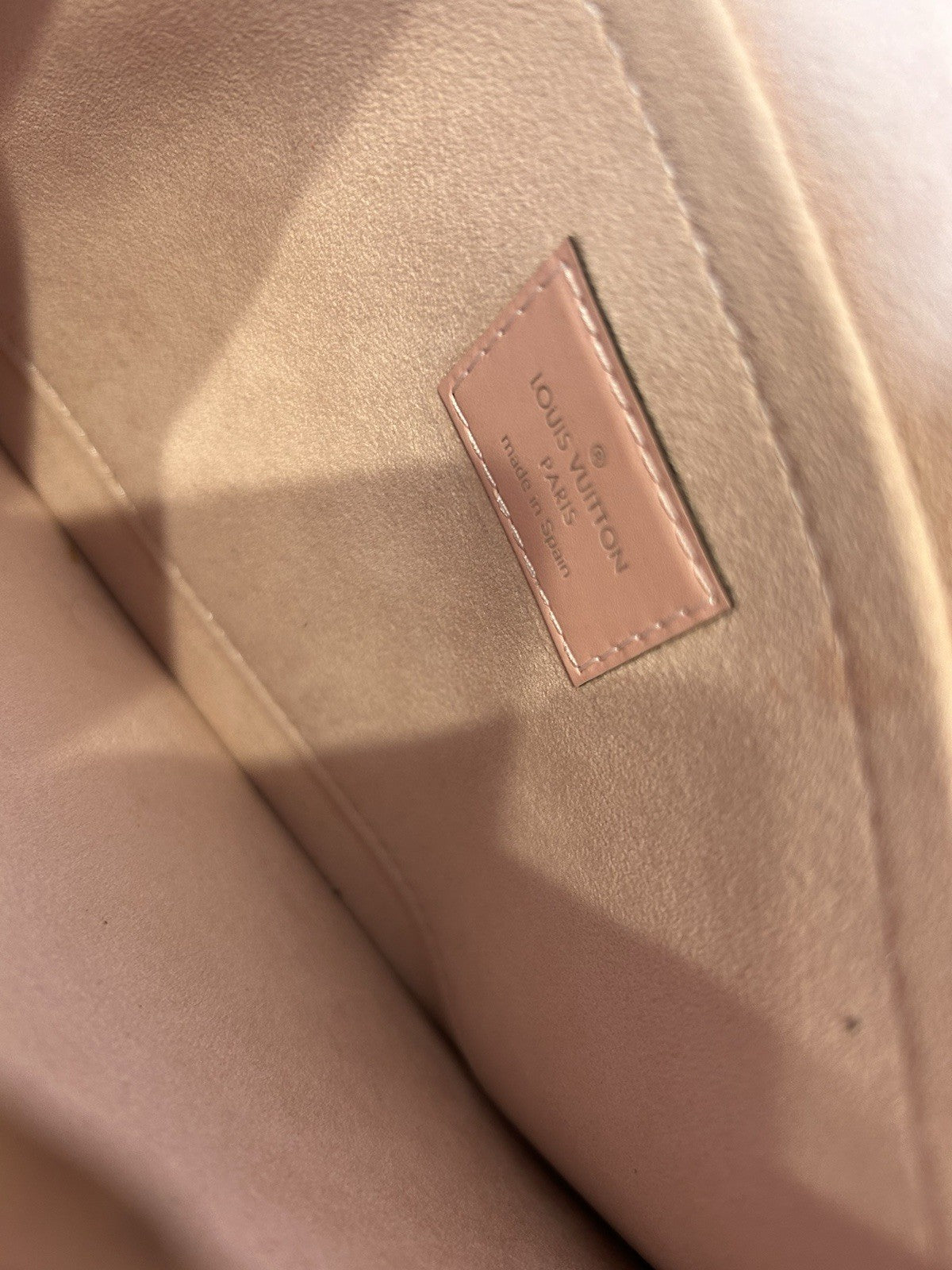 LOUIS VUITTON Epi Neverfull MM Rose Ballerine