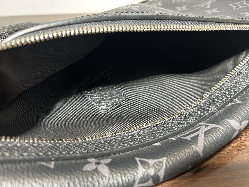 LOUIS VUITTON Taigarama Duo Slingbag Black