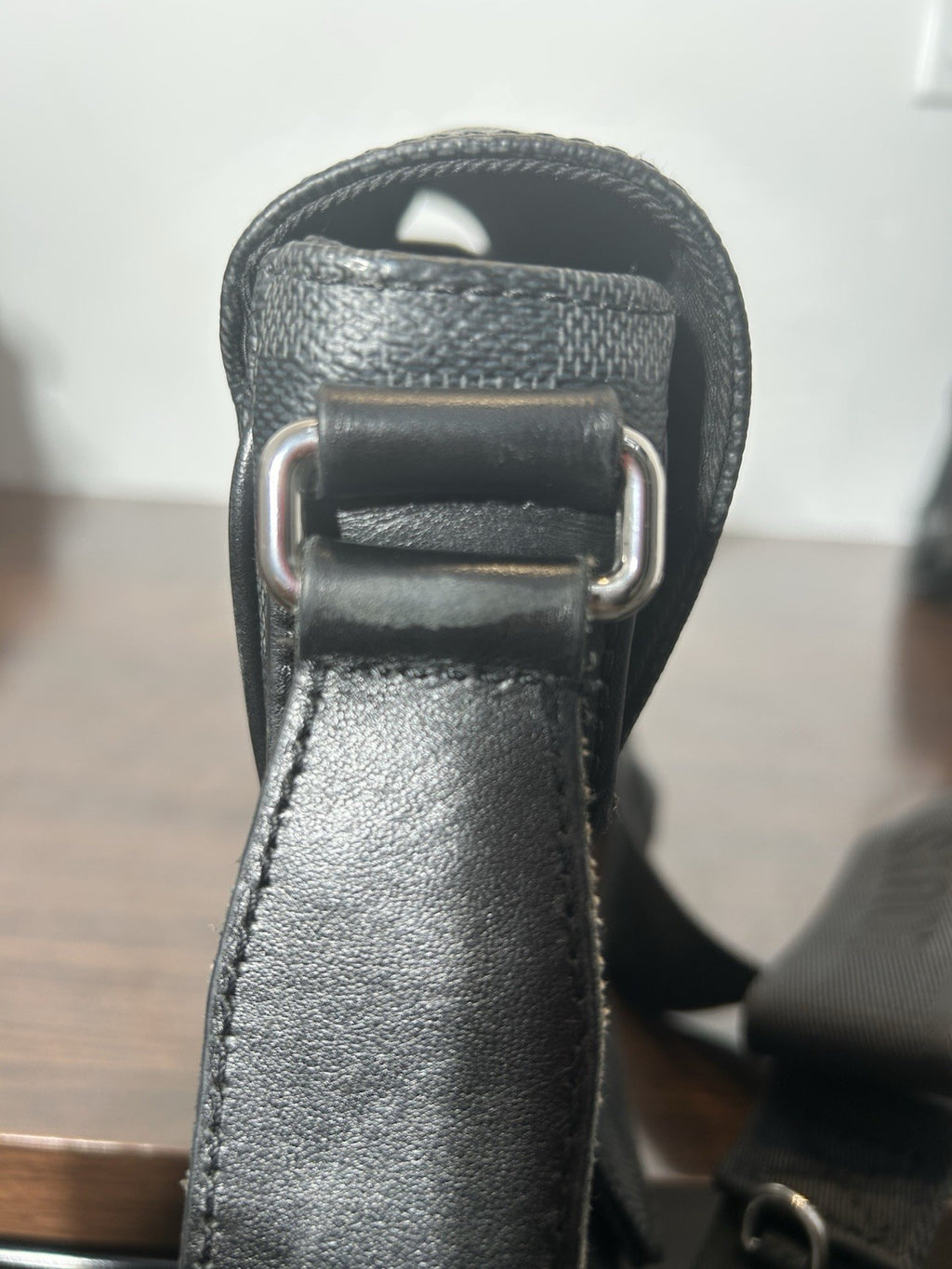 Louis Vuitton District Messenger PM Black