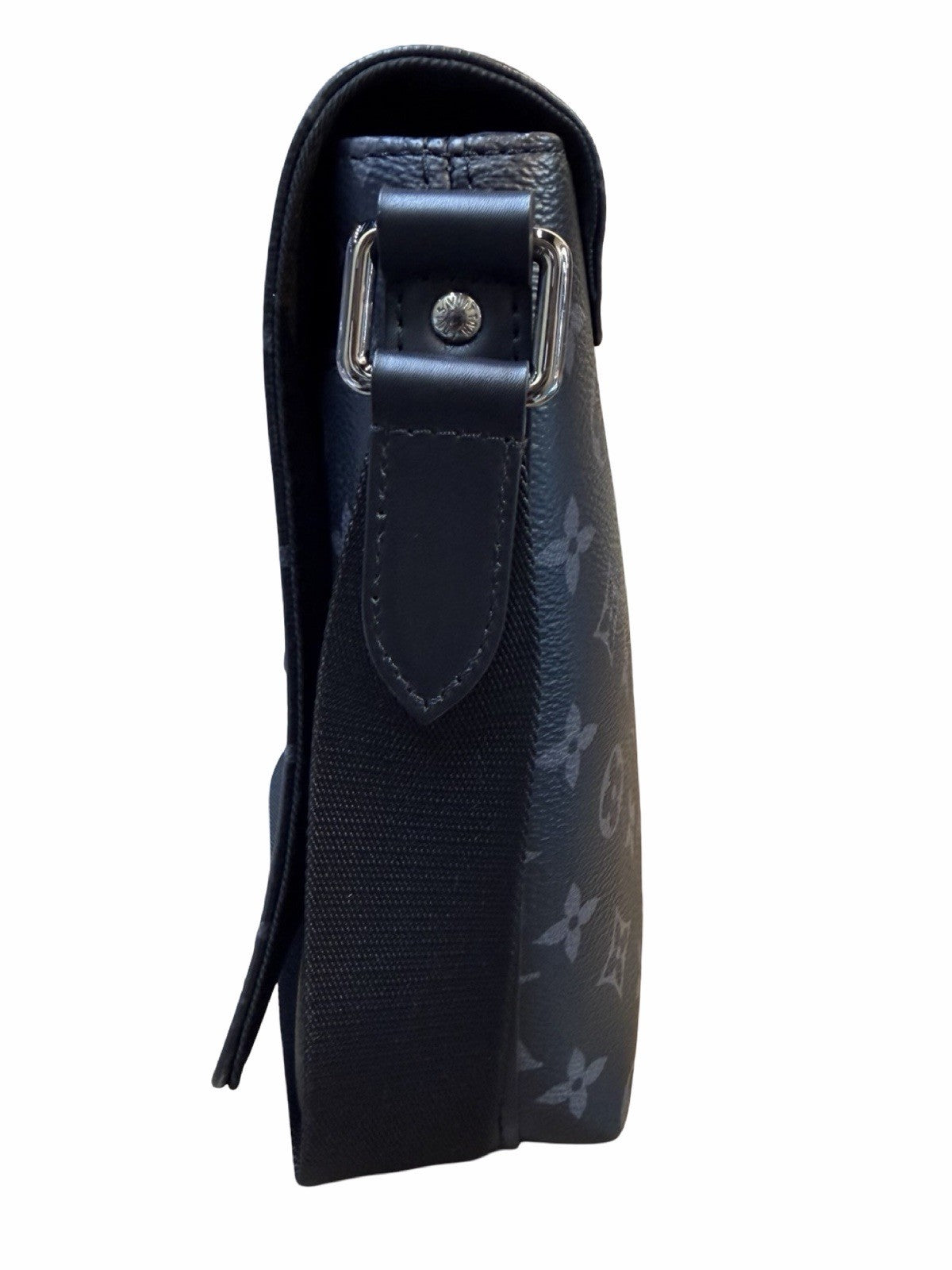 Louis Vuitton District PM