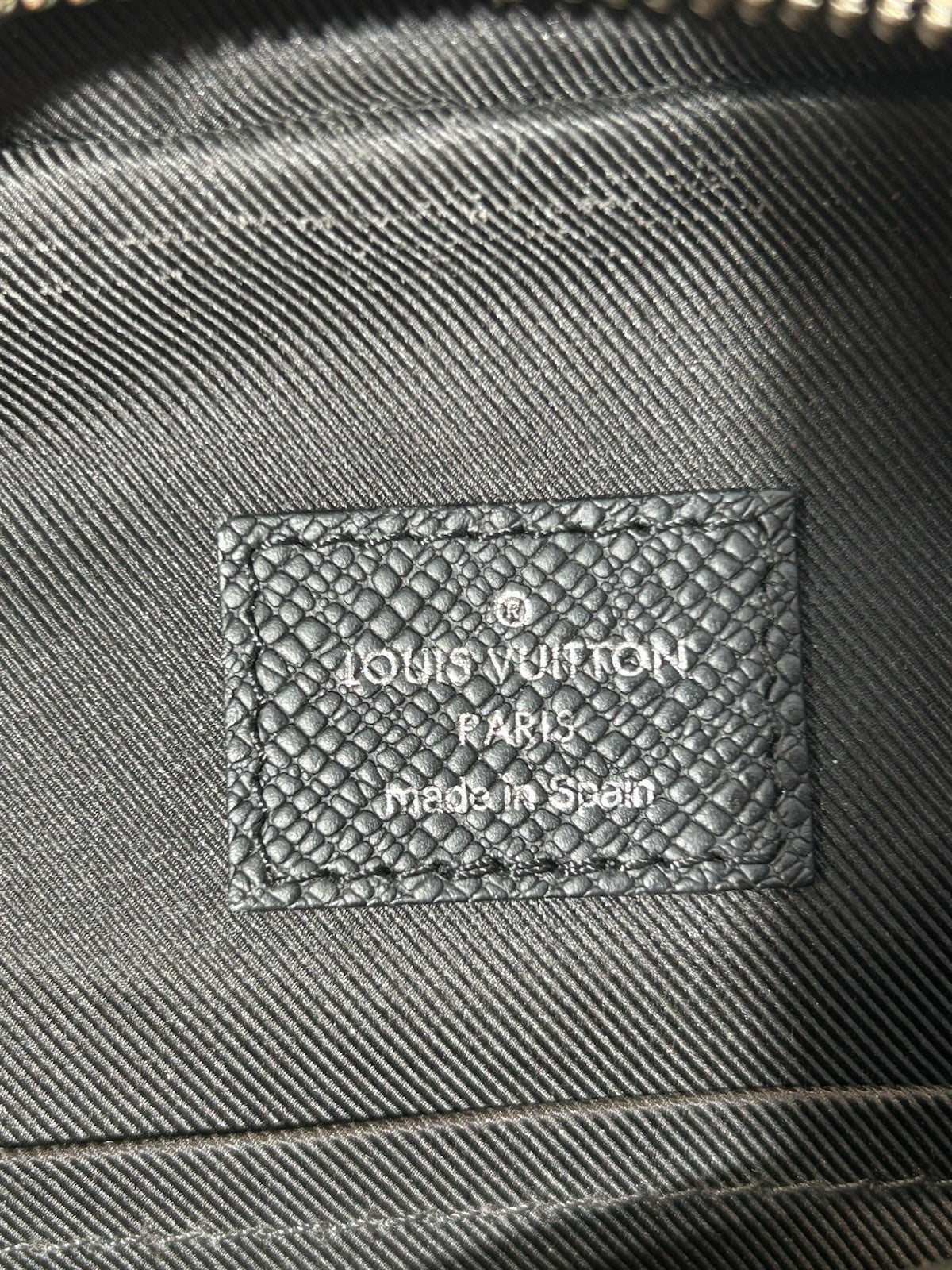 Louis Vuitton Outdoor Slingbag Monogram Taigarama